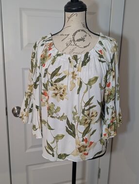 Karen Kane White Floral Peasant Blouse with Green & Coral Accents Size XS
